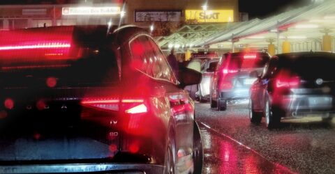 Liikennekaaos Turun satamassa – autot motissa, pysäköintialueita suljettu
